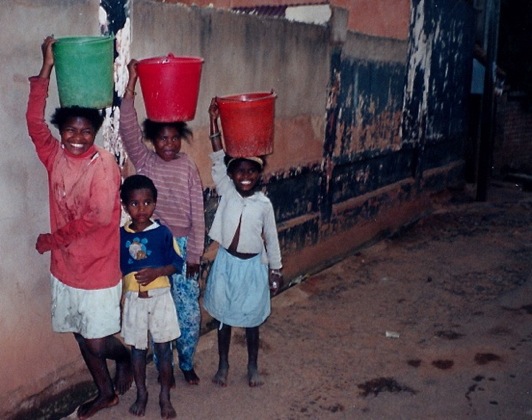 kids-with-buckets-tana